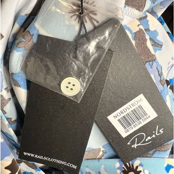 Rails Lisa Top in Blue Zinnia Button Up NWOT Size Small - Picture 7 of 9